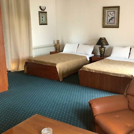 Hotel Vergina Skopje Buitenkant foto