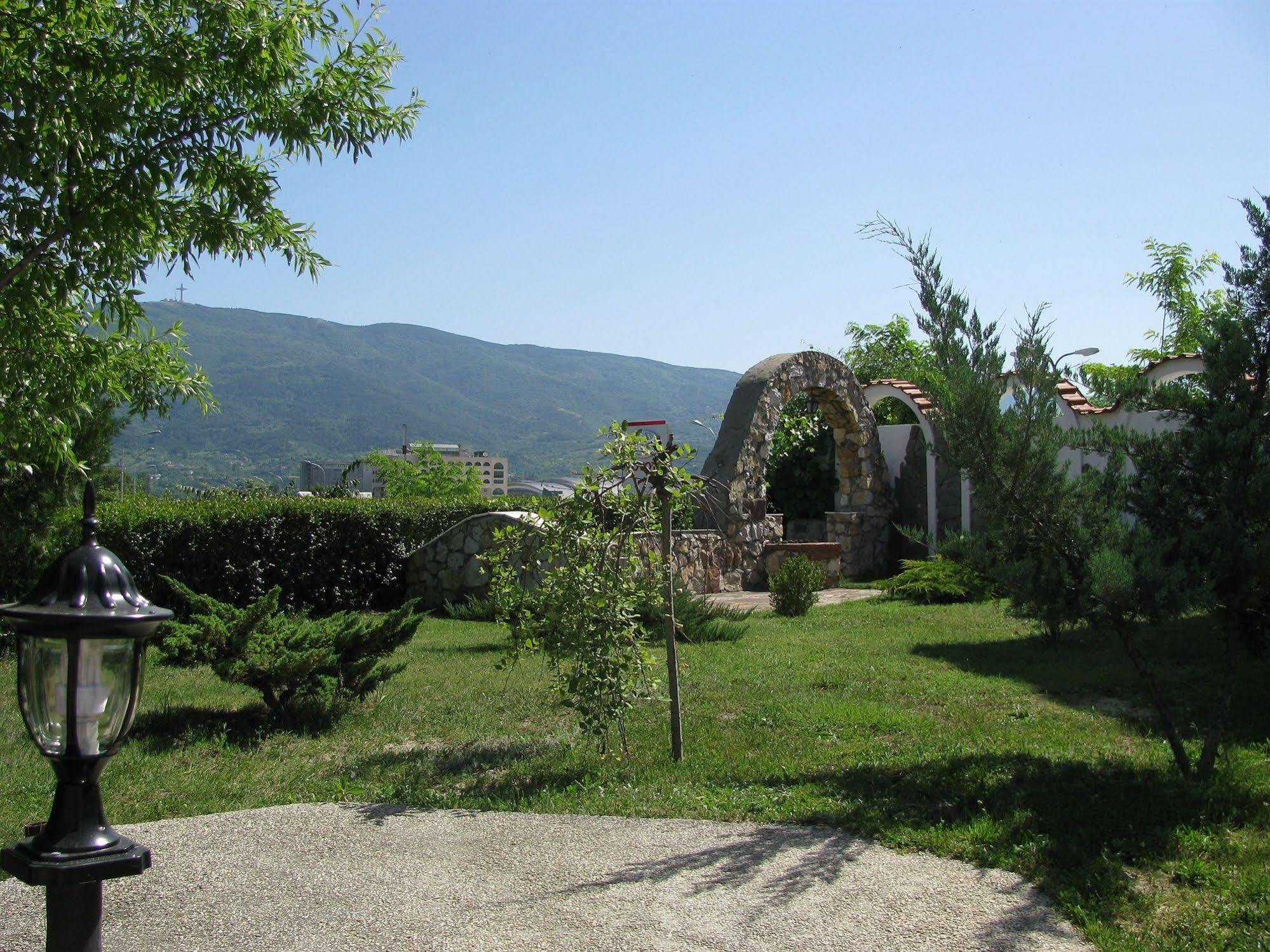 Hotel Vergina Skopje Buitenkant foto