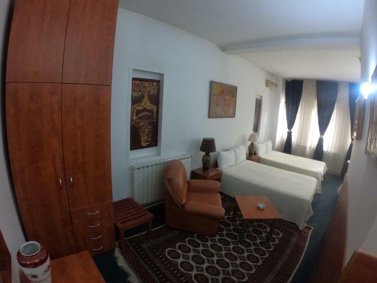 Hotel Vergina Skopje Buitenkant foto