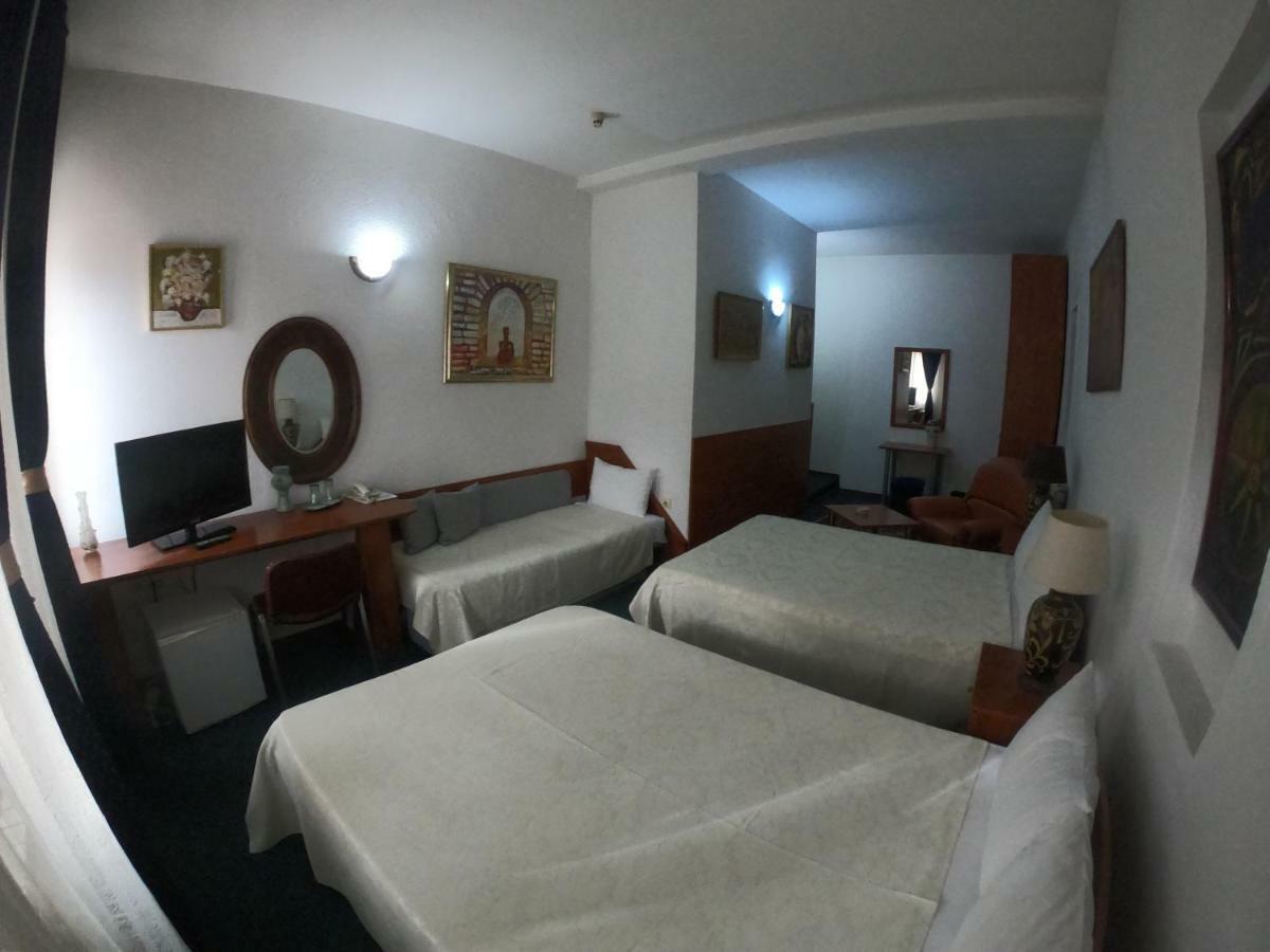 Hotel Vergina Skopje Buitenkant foto