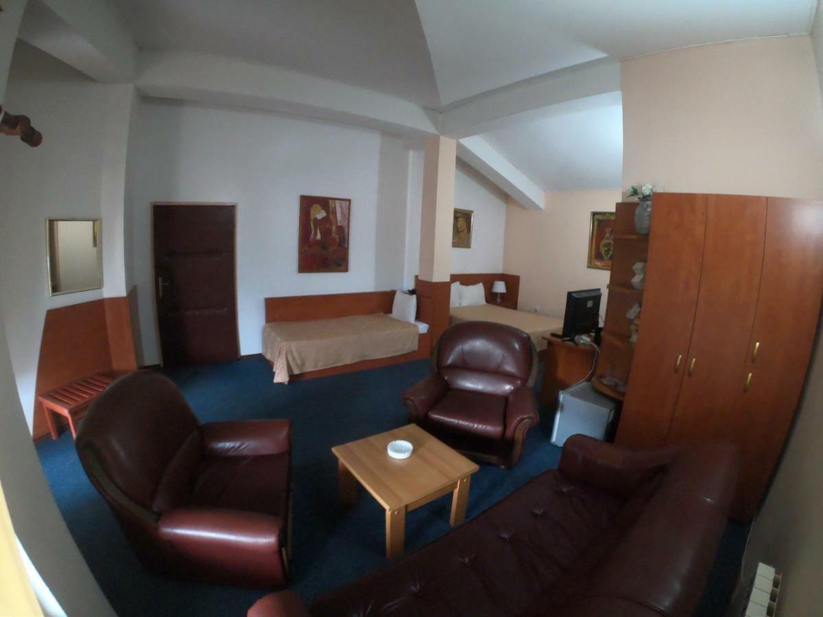 Hotel Vergina Skopje Buitenkant foto
