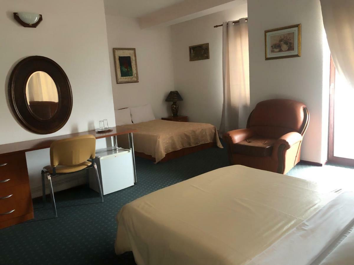 Hotel Vergina Skopje Buitenkant foto