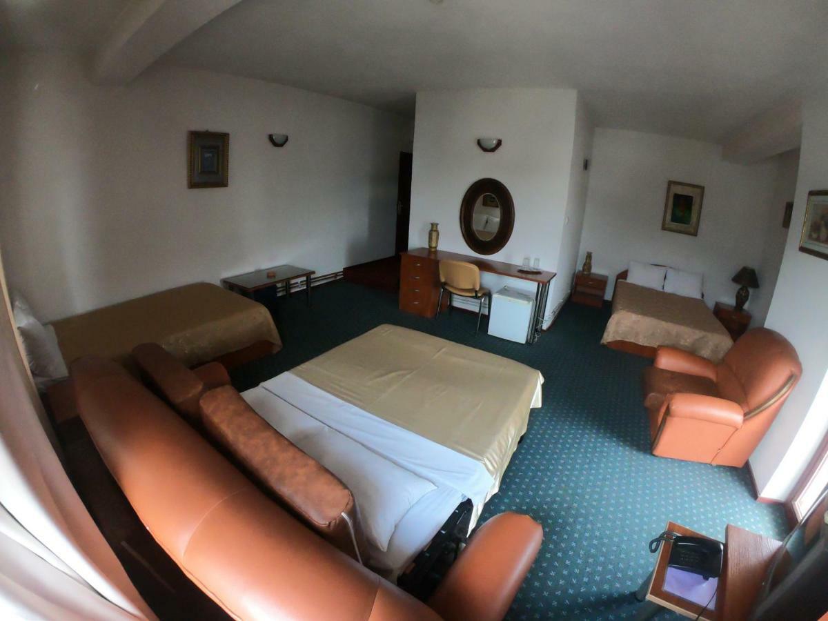 Hotel Vergina Skopje Buitenkant foto