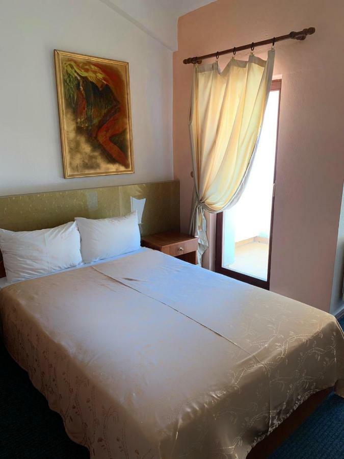 Hotel Vergina Skopje Buitenkant foto