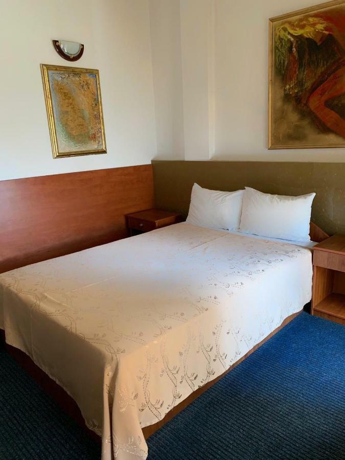 Hotel Vergina Skopje Buitenkant foto